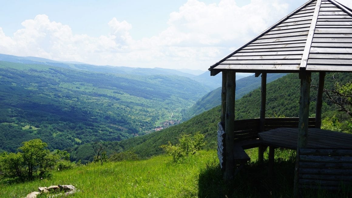 Lake Zavoj rest area